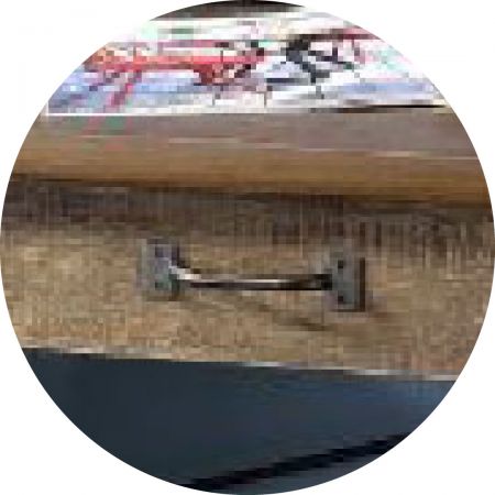 小さな工業用鋳鉄製ハンドル、古い金属、レトロスタイル。